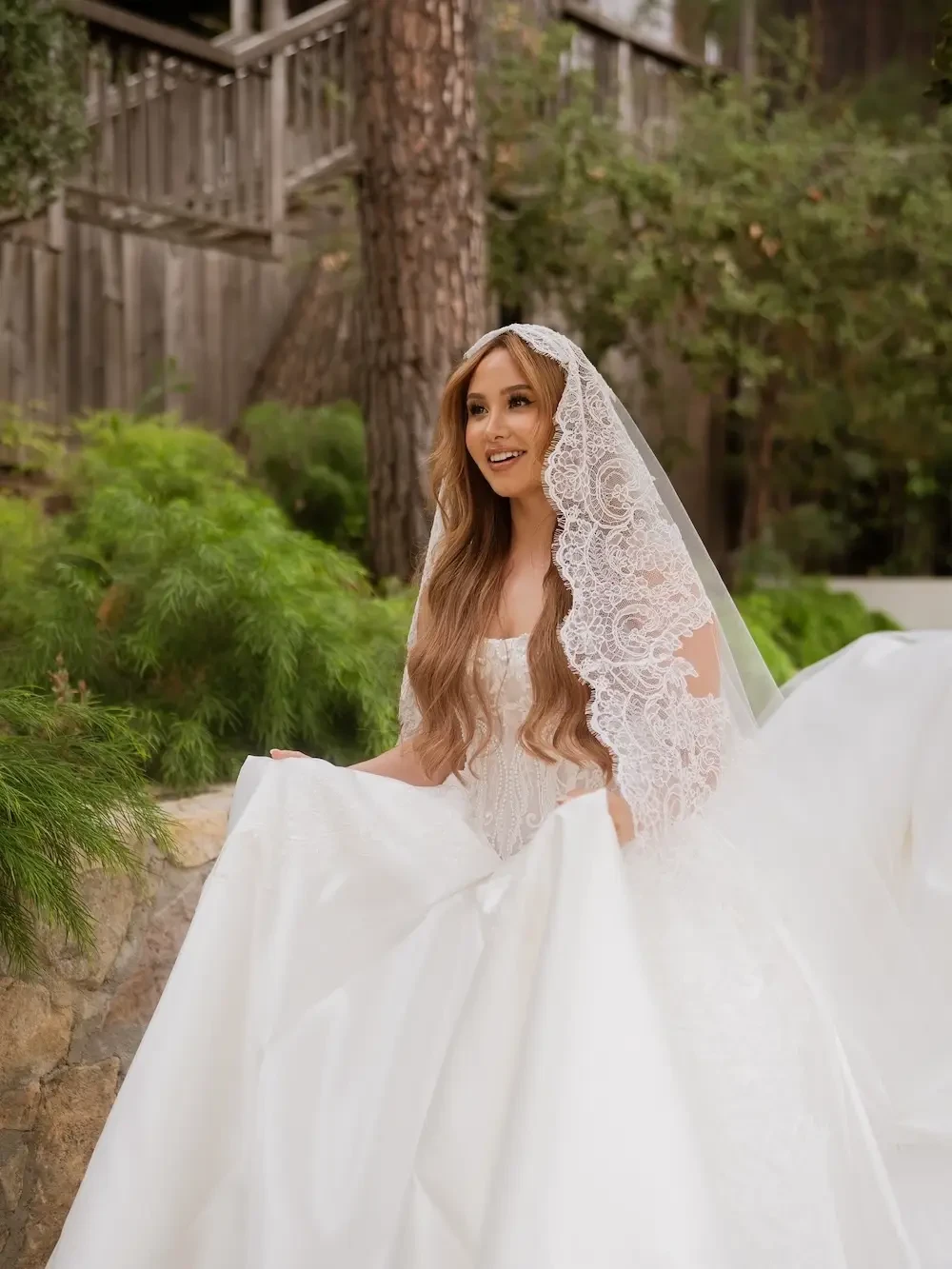 Catherine Paiz’s Custom Leah Da Gloria Wedding Dress Image