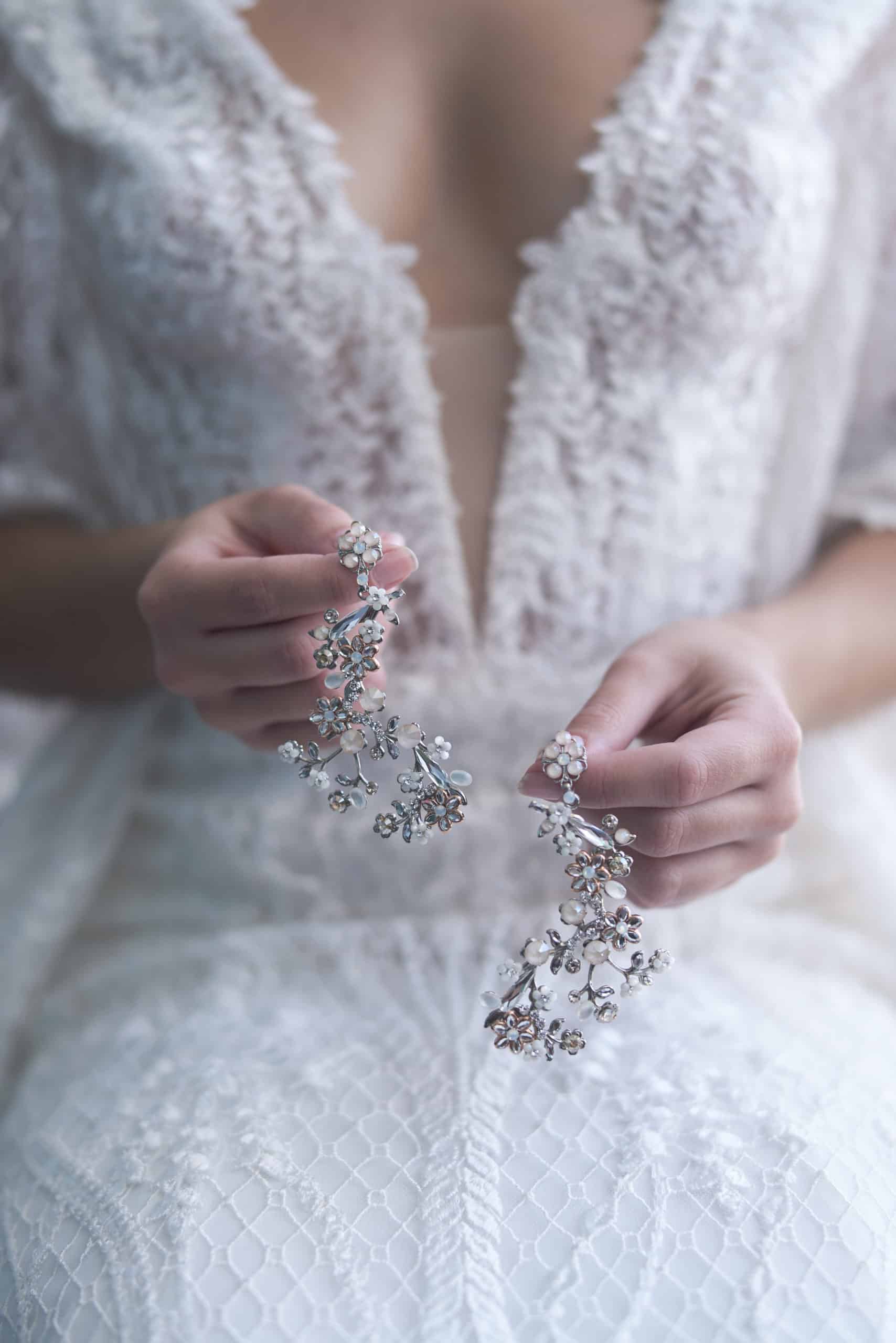 Wedding Advice: How to Accessorize Your Wedding Dress. Desktop Image