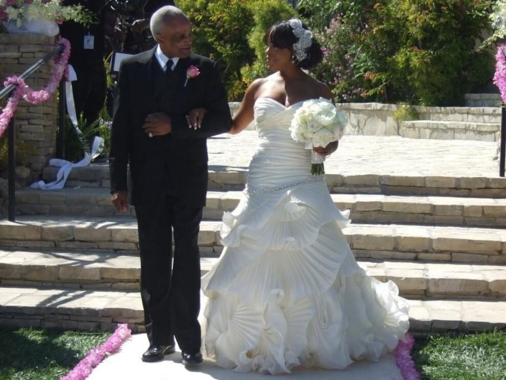 Niecy Nash walks down the aisle at her wedding